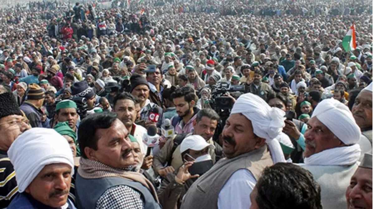 महापंचायत में लगातार बढ़ रही है भीड़, किसानों का आरोप- पुलिस पहुंचने नहीं दे रही है